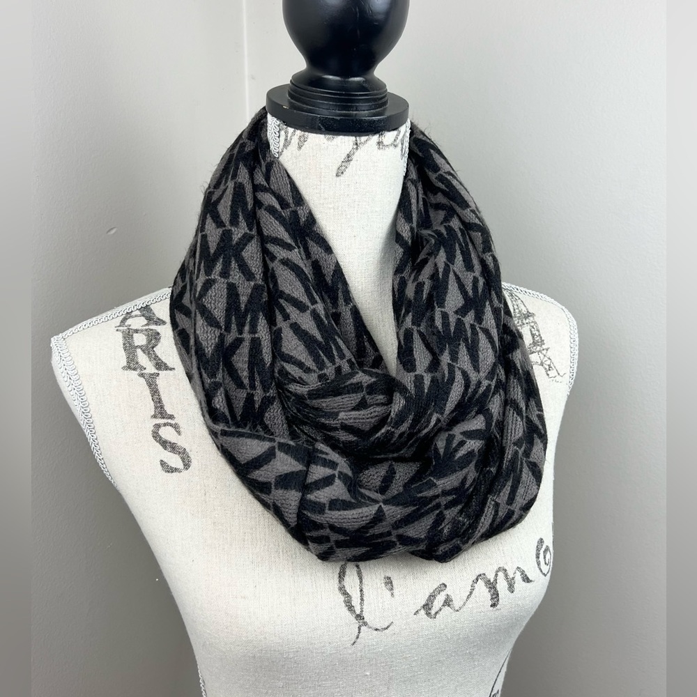 NWT Michael Kors Infinity Scarf - Picture 3 of 4